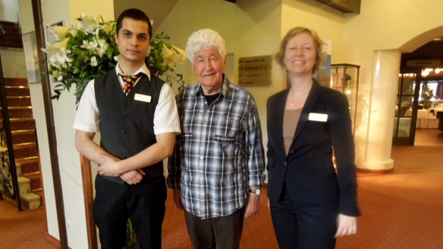 Gotthilf Fischer zu Gast im relexa Waldhotel Schatten (Mitte, hier im Bild mit Ramon Amirinia (li.) und Andrea Schober (re.))